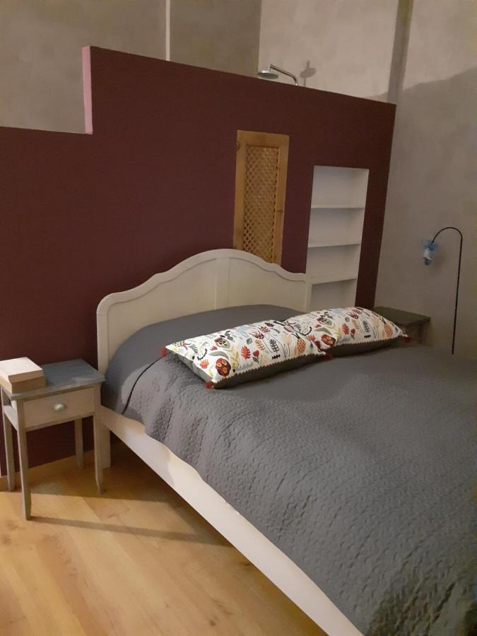 Hotel Les Volets Bleus Charlieu Zewnętrze zdjęcie